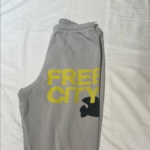 Gray women’s free city sweats